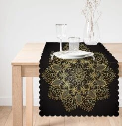 De Groen Home Bedrukt Velvet Textiel Tafelloper - Gold Mandala Op Zwart - Fluweel - 45x135 - Tafel Decoratie Woonkamer