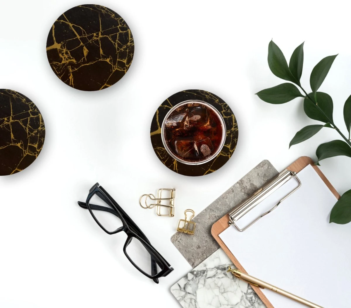 Castagnola Lederen Onderzetters Met Houder – Onderzetters Voor Glazen – Onderzetters Design – Onderzettersset – Drink Onderzetters – Leder – Leren Onderzetters – Set Van 6 – Zwart/Goud 7 Castagnola Lederen Onderzetters Met Houder – Onderzetters Voor Glazen – Onderzetters Design – Onderzettersset – Drink Onderzetters – Leder – Leren Onderzetters – Set Van 6 – Zwart/Goud - Afbeelding 5