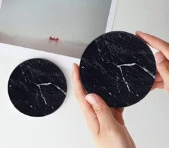 Onderzetter Voor Glazen - Onderzettersset - Drink Onderzetters - Marmer Look - Set Van 6 - SEVEND® 16 Onderzetter Voor Glazen - Onderzettersset - Drink Onderzetters - Marmer Look - Set Van 6 - SEVEND® -Bormioli Rocco winkel 1200x1055 1