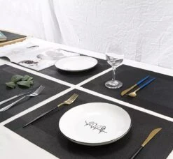 Merkloos De Millennials Duurzame Placemats 4 Stuks - Zwart - Decoratie - Hittebestendig - Makkelijk Schoon - Fijngeweven PVC - Herbruikbare - Keukenaccessoires - Cadeau -Bormioli Rocco winkel 1200x1110
