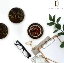 Castagnola Kunstlederen Onderzetters Met Houder – Onderzetters Voor Glazen – Onderzetters Design – Onderzettersset – Drink Onderzetters – Kunstleer – Leren Onderzetters – Set Van 16 – Zwart/Goud 13 Castagnola Kunstlederen Onderzetters Met Houder – Onderzetters Voor Glazen – Onderzetters Design – Onderzettersset – Drink Onderzetters – Kunstleer – Leren Onderzetters – Set Van 16 – Zwart/Goud -Bormioli Rocco winkel 1200x1177 2