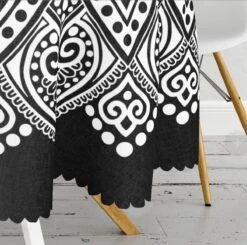 Tafelkleed Rond Ø140cm - De Groen Home - Bedrukt Velvet Textiel - Witte Mandala Op Zwart - Tafelkleed -Bormioli Rocco winkel 1200x1191