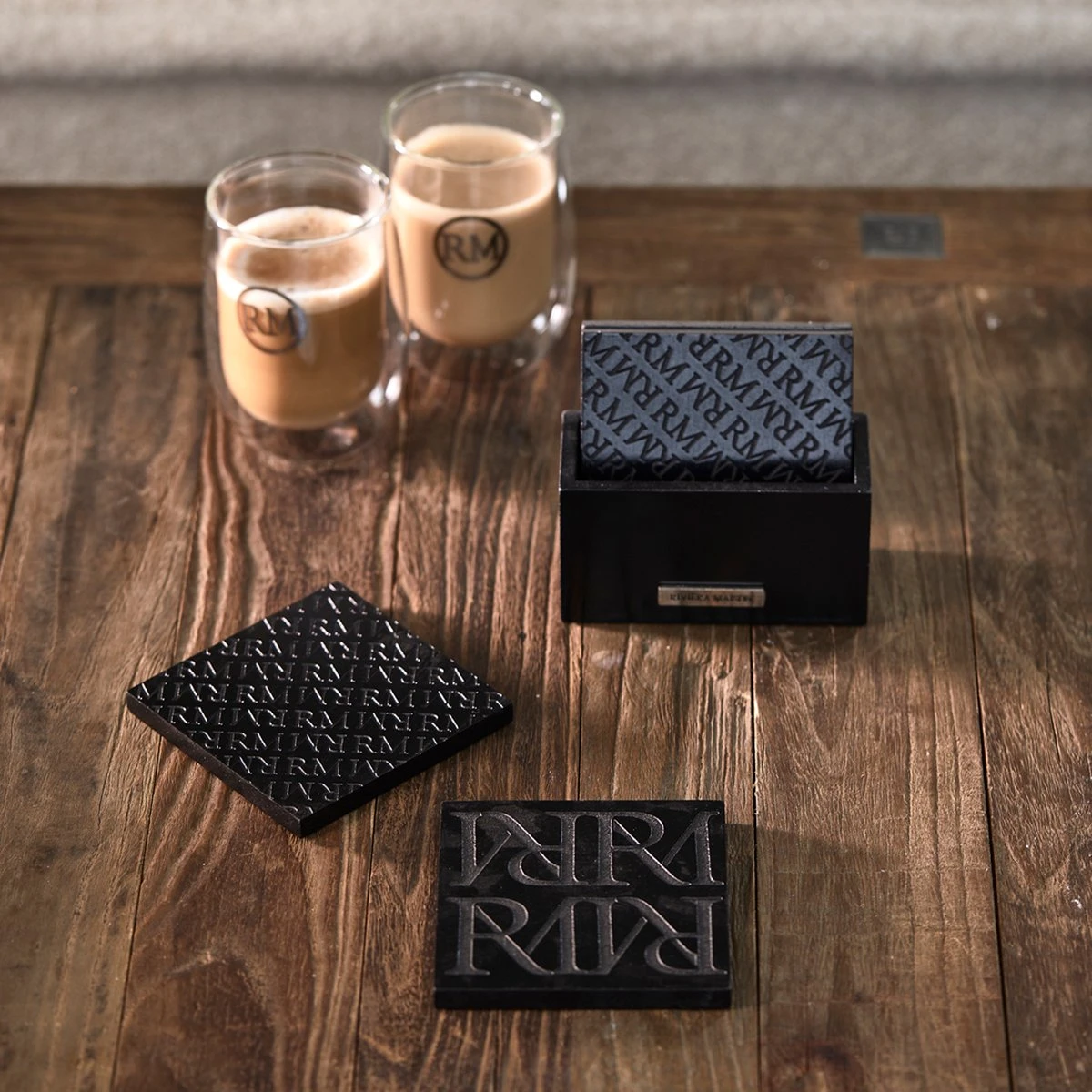 Riviera Maison Onderzetters Voor Glazen - RM Identity Coasters - Zwart 4 Riviera Maison Onderzetters Voor Glazen - RM Identity Coasters - Zwart - Afbeelding 2
