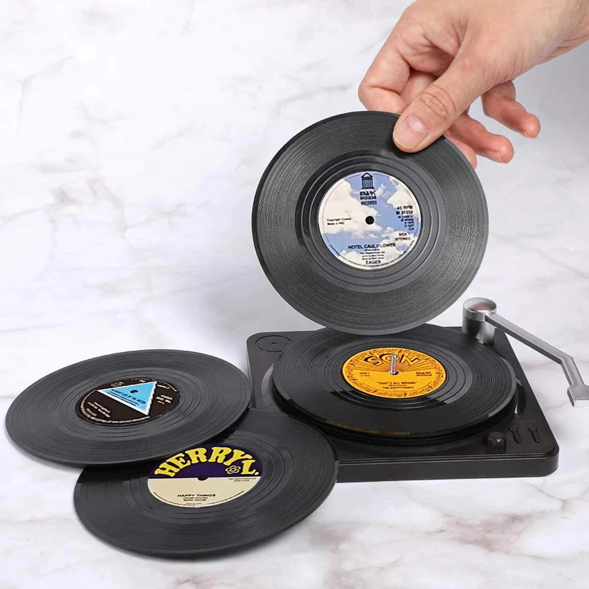 Merkloos Vinyl Platen Onderzetters Met Platenspeler - 6 Stuks - LP Onderzetters - Onderzetters Voor Glazen - Anti-Slip - Vinyl - Platenspeler - Langspeelplaat - Rond - Vintage - Party - Muziek - Glazenonderzetter - Platen 7 Merkloos Vinyl Platen Onderzetters Met Platenspeler - 6 Stuks - LP Onderzetters - Onderzetters Voor Glazen - Anti-Slip - Vinyl - Platenspeler - Langspeelplaat - Rond - Vintage - Party - Muziek - Glazenonderzetter - Platen - Afbeelding 5