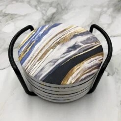 Maison Extravagante - Luxe Onderzetters 'Nordic' Voor Glazen En Mokken - Set Van 6 - Inclusief Zwarte Metalen Houder - Keramische Onderzetters - Anti-slip - Rond 11 Maison Extravagante - Luxe Onderzetters 'Nordic' Voor Glazen En Mokken - Set Van 6 - Inclusief Zwarte Metalen Houder - Keramische Onderzetters - Anti-slip - Rond -Bormioli Rocco winkel 1200x1200 387