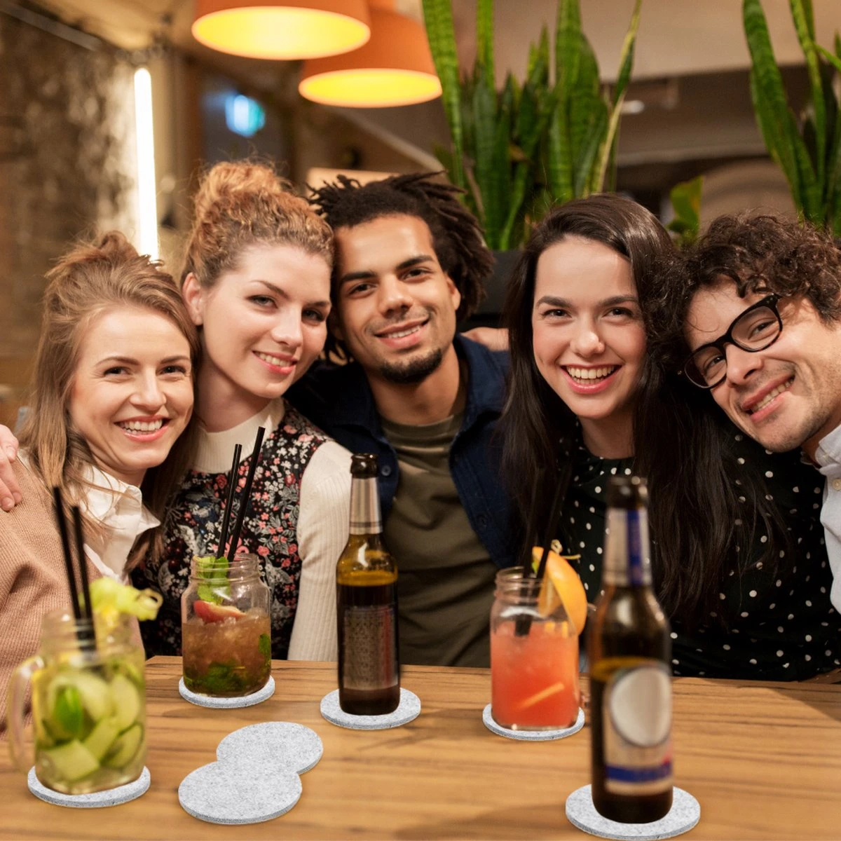 Soothe Onderzetters Voor Glazen - Vilt 10 Stuks – Lichtgrijs – Onderzetters Met Houder – Handgemaakt - Hittebestendig, Absorberend En Duurzaam 7 Soothe Onderzetters Voor Glazen - Vilt 10 Stuks – Lichtgrijs – Onderzetters Met Houder – Handgemaakt - Hittebestendig, Absorberend En Duurzaam - Afbeelding 5