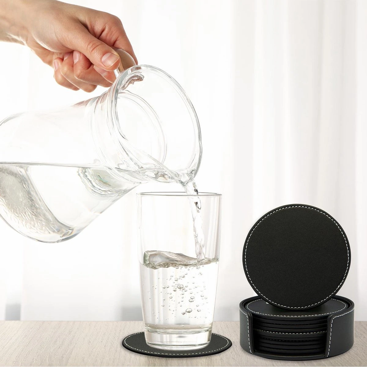 Vaja Trends Luxe Leren Onderzetters Voor Glazen - Met Houder - Set Van 10 - Zwart - Waterafstotend En Hittebestendig 9 Vaja Trends Luxe Leren Onderzetters Voor Glazen - Met Houder - Set Van 10 - Zwart - Waterafstotend En Hittebestendig - Afbeelding 7