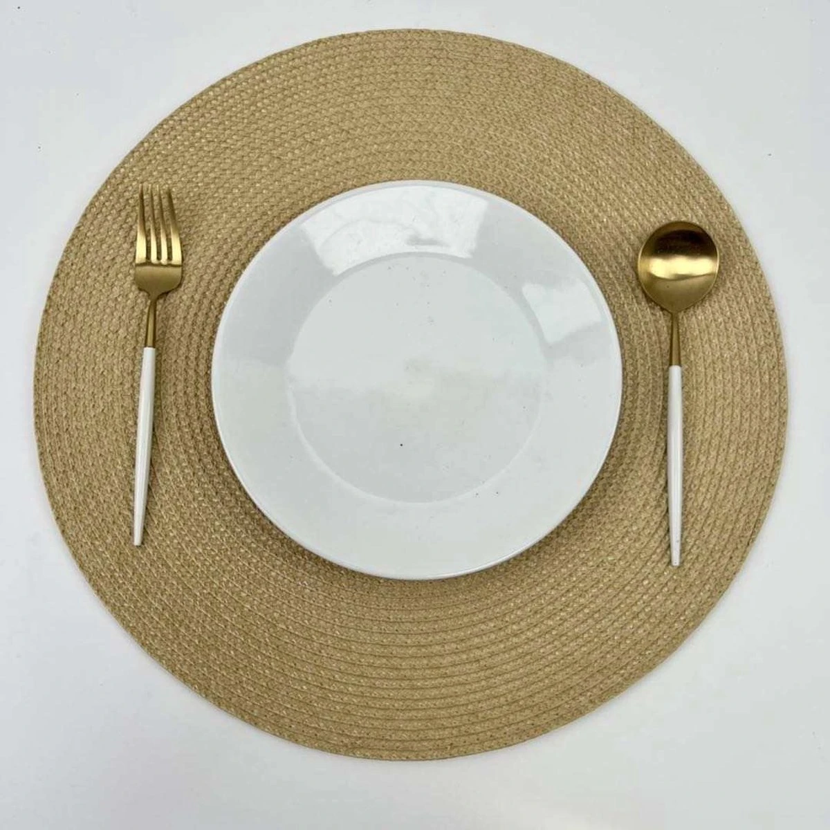 Merkloos Placemats - Rond - 38 Cm - 4 Stuks - Onderlegger - Hitte Bestendig - GOUD - Luxe Uitstraling 3 Merkloos Placemats - Rond - 38 Cm - 4 Stuks - Onderlegger - Hitte Bestendig - GOUD - Luxe Uitstraling