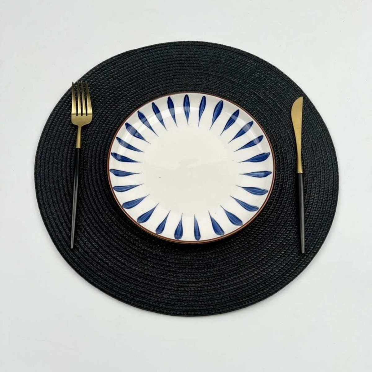 Merkloos Placemats - Rond - 38 Cm - 4 Stuks - Onderlegger - Hitte Bestendig - Zwart - Luxe Uitstraling 3 Merkloos Placemats - Rond - 38 Cm - 4 Stuks - Onderlegger - Hitte Bestendig - Zwart - Luxe Uitstraling