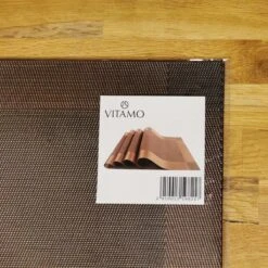 Vitamo™ Duurzame Placemats 4 Stuks - Hittebestendig - Makkelijk Schoon - Fijngeweven PVC - 30 X 45cm - Metallic Bruin 11 Vitamo™ Duurzame Placemats 4 Stuks - Hittebestendig - Makkelijk Schoon - Fijngeweven PVC - 30 X 45cm - Metallic Bruin -Bormioli Rocco winkel 1200x1200 661