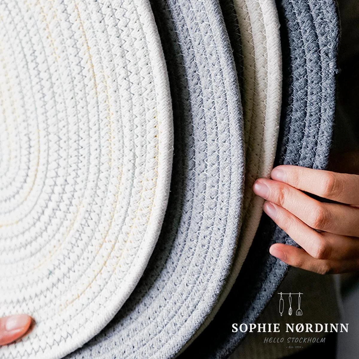 Placemats Van Sophie Nordinn® - Placemat Abisko (Donkergrijs) - Set (4 Stuks) Van Katoen - 43 Cm X 34 Cm 6 Placemats Van Sophie Nordinn® - Placemat Abisko (Donkergrijs) - Set (4 Stuks) Van Katoen - 43 Cm X 34 Cm - Afbeelding 4