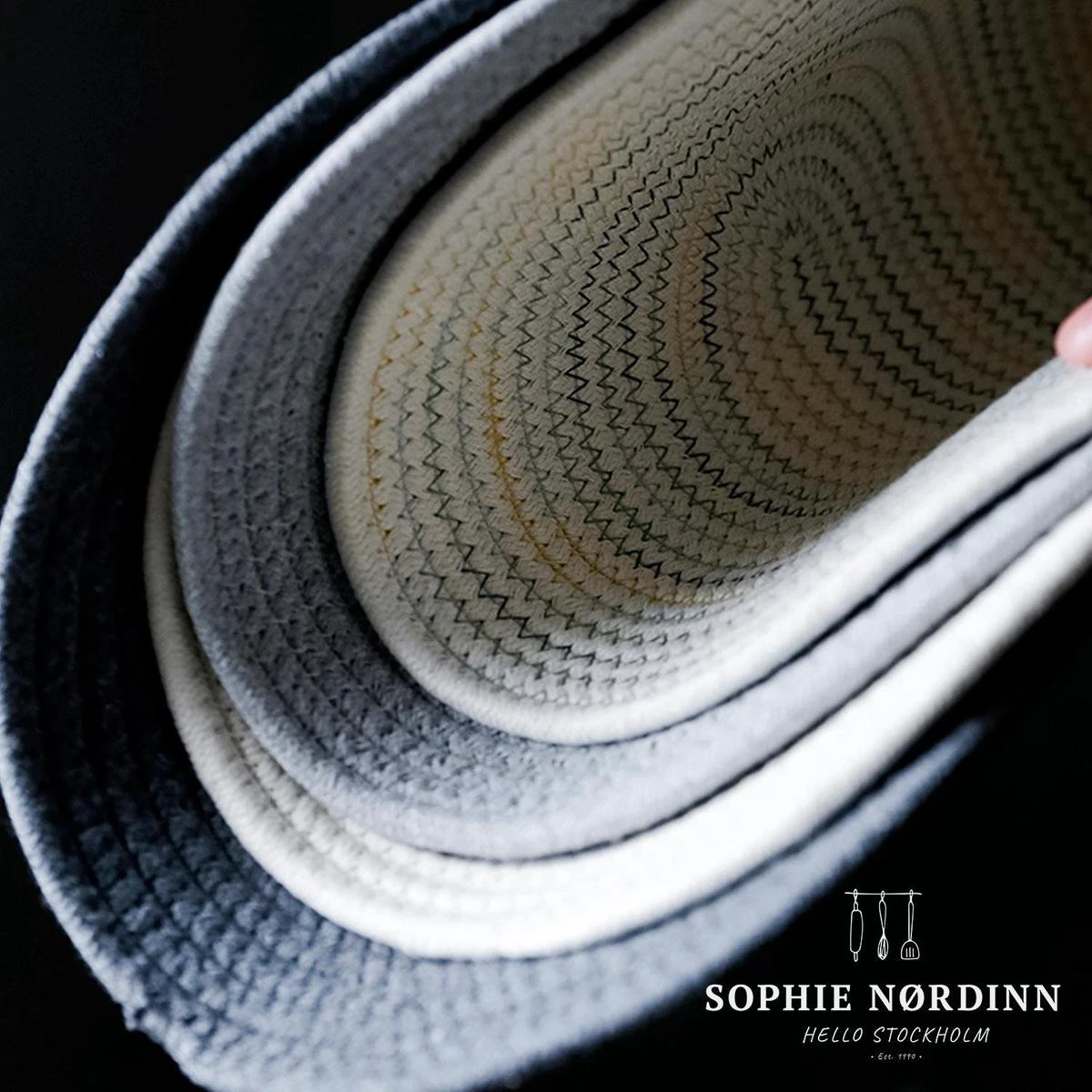 Placemats Van Sophie Nordinn® - Placemat Abisko (Donkergrijs) - Set (4 Stuks) Van Katoen - 43 Cm X 34 Cm 8 Placemats Van Sophie Nordinn® - Placemat Abisko (Donkergrijs) - Set (4 Stuks) Van Katoen - 43 Cm X 34 Cm - Afbeelding 6