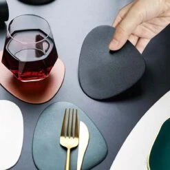 LUTCHOS Placemat Set - 12 Delig - Glorious Green - Lederlook - Waterafstotend - Krasbestendig 18 LUTCHOS Placemat Set - 12 Delig - Glorious Green - Lederlook - Waterafstotend - Krasbestendig -Bormioli Rocco winkel 1200x1200 686