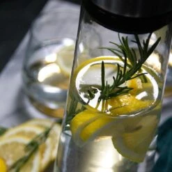 Krumble Karaf Van Glas - Waterkan - Met Deksel - 10,5 X 33 Cm (dxh) - 1,5 Liter - Glas En RVS 15 Krumble Karaf Van Glas - Waterkan - Met Deksel - 10,5 X 33 Cm (dxh) - 1,5 Liter - Glas En RVS -Bormioli Rocco winkel 1200x1200 857