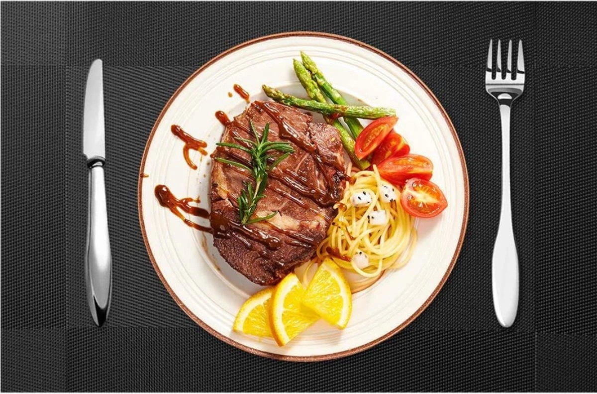 Four Love Placemats Kunststof - Kleur Zwart - Set Van 4 Stuks - Anti Slip Tafelbeschermer - Tafel Decoratie - Housewarming Cadeau - 45 X 30 Cm 3 Four Love Placemats Kunststof - Kleur Zwart - Set Van 4 Stuks - Anti Slip Tafelbeschermer - Tafel Decoratie - Housewarming Cadeau - 45 X 30 Cm