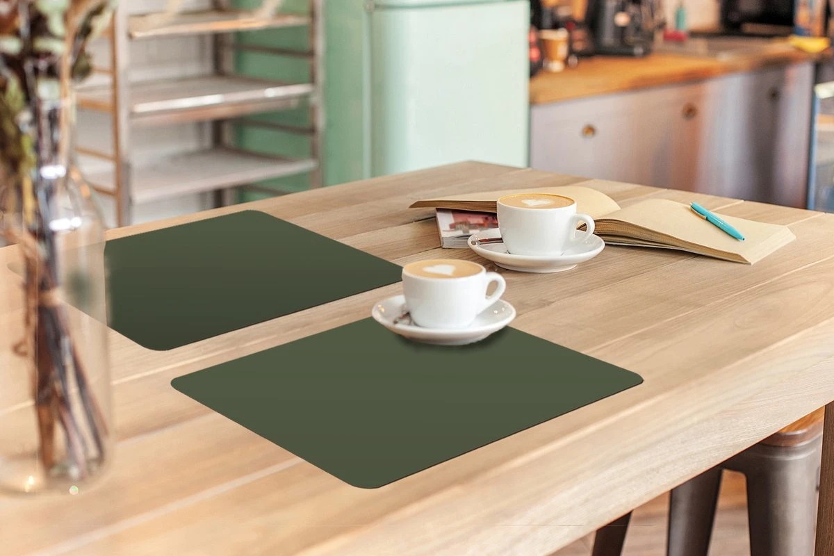 Placemats - Groen - Kleur - Neutraal - Vinyl - Antislip - Placemat - Onderleggers - 45x30 Cm - Eetkamer - Keuken Accessoires 5 Placemats - Groen - Kleur - Neutraal - Vinyl - Antislip - Placemat - Onderleggers - 45x30 Cm - Eetkamer - Keuken Accessoires - Afbeelding 3