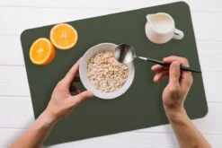 Placemats - Groen - Kleur - Neutraal - Vinyl - Antislip - Placemat - Onderleggers - 45x30 Cm - Eetkamer - Keuken Accessoires 13 Placemats - Groen - Kleur - Neutraal - Vinyl - Antislip - Placemat - Onderleggers - 45x30 Cm - Eetkamer - Keuken Accessoires -Bormioli Rocco winkel 1200x800 60