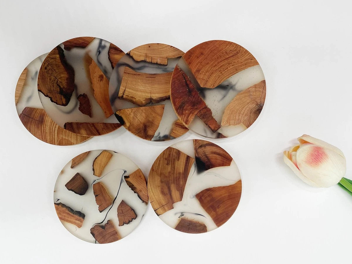 Four Love Onderzetters Voor Glazen - Rond - 6 Stuks - Luxe Design Onderzetters Met Houder - Housewarming Cadeau - Tafelbeschermer - Onderzetters Design - Hout En Hars 4 Four Love Onderzetters Voor Glazen - Rond - 6 Stuks - Luxe Design Onderzetters Met Houder - Housewarming Cadeau - Tafelbeschermer - Onderzetters Design - Hout En Hars - Afbeelding 2