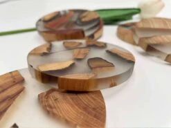 Four Love Onderzetters Voor Glazen - Rond - 6 Stuks - Luxe Design Onderzetters Met Houder - Housewarming Cadeau - Tafelbeschermer - Onderzetters Design - Hout En Hars 9 Four Love Onderzetters Voor Glazen - Rond - 6 Stuks - Luxe Design Onderzetters Met Houder - Housewarming Cadeau - Tafelbeschermer - Onderzetters Design - Hout En Hars -Bormioli Rocco winkel 1200x900 6