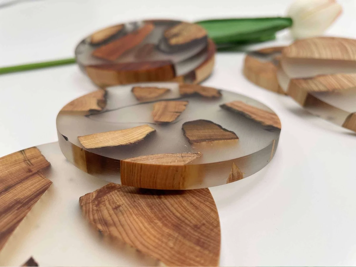 Four Love Onderzetters Voor Glazen - Rond - 6 Stuks - Luxe Design Onderzetters Met Houder - Housewarming Cadeau - Tafelbeschermer - Onderzetters Design - Hout En Hars 6 Four Love Onderzetters Voor Glazen - Rond - 6 Stuks - Luxe Design Onderzetters Met Houder - Housewarming Cadeau - Tafelbeschermer - Onderzetters Design - Hout En Hars - Afbeelding 4
