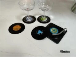 Merkloos Vinyl Platen Onderzetters Met Platenspeler - 6 Stuks - LP Onderzetters - Onderzetters Voor Glazen - Anti-Slip - Vinyl - Platenspeler - Langspeelplaat - Rond - Vintage - Party - Muziek - Glazenonderzetter - Platen 26 Merkloos Vinyl Platen Onderzetters Met Platenspeler - 6 Stuks - LP Onderzetters - Onderzetters Voor Glazen - Anti-Slip - Vinyl - Platenspeler - Langspeelplaat - Rond - Vintage - Party - Muziek - Glazenonderzetter - Platen -Bormioli Rocco winkel 1200x901 2
