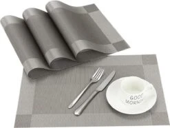 Vitamo™ Duurzame Placemats 4 Stuks - Hittebestendig - Makkelijk Schoon - Fijngeweven PVC - 30 X 45cm - Metallic Grijs
