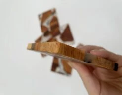 Four Love Onderzetters Voor Glazen - Vierkant - 6 Stuks - Luxe Design Onderzetters Met Houder - Housewarming Cadeau - Tafelbeschermer - Onderzetters Design - Hout En Hars 8 Four Love Onderzetters Voor Glazen - Vierkant - 6 Stuks - Luxe Design Onderzetters Met Houder - Housewarming Cadeau - Tafelbeschermer - Onderzetters Design - Hout En Hars -Bormioli Rocco winkel 1200x939