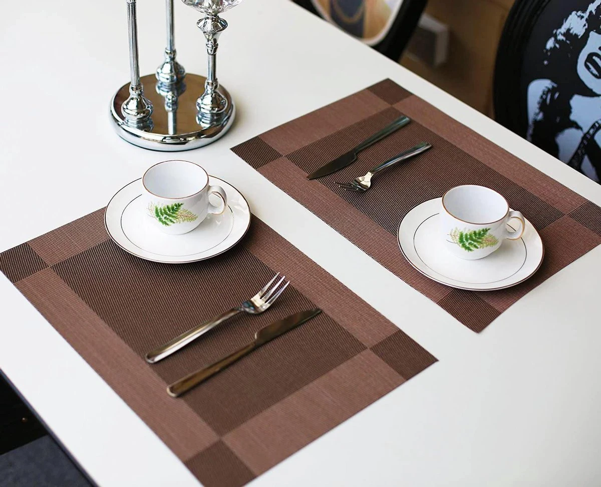 Vitamo™ Duurzame Placemats 4 Stuks - Hittebestendig - Makkelijk Schoon - Fijngeweven PVC - 30 X 45cm - Metallic Bruin 4 Vitamo™ Duurzame Placemats 4 Stuks - Hittebestendig - Makkelijk Schoon - Fijngeweven PVC - 30 X 45cm - Metallic Bruin - Afbeelding 2
