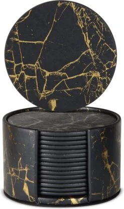 Castagnola Kunstlederen Onderzetters Met Houder – Onderzetters Voor Glazen – Onderzetters Design – Onderzettersset – Drink Onderzetters – Kunstleer – Leren Onderzetters – Set Van 16 – Zwart/Goud 14 Castagnola Kunstlederen Onderzetters Met Houder – Onderzetters Voor Glazen – Onderzetters Design – Onderzettersset – Drink Onderzetters – Kunstleer – Leren Onderzetters – Set Van 16 – Zwart/Goud -Bormioli Rocco winkel 712x1200