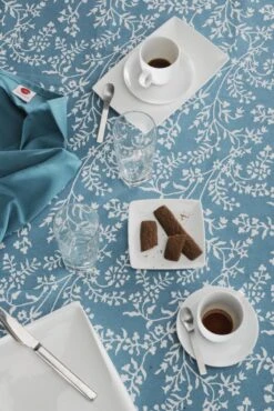 TINT TAFELLAKEN 150X250 CM PRINTED FLOWERS AQUA 5 TINT TAFELLAKEN 150X250 CM PRINTED FLOWERS AQUA -Bormioli Rocco winkel 801x1200