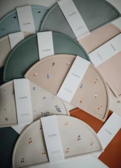 Mushie - Siliconen Placemats - Placemats - Shifting Sand 27 Mushie - Siliconen Placemats - Placemats - Shifting Sand -Bormioli Rocco winkel 865x1200