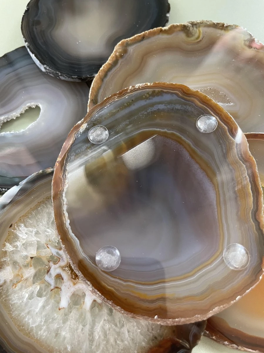 The Gem Inside - Edelsteen Onderzetters - Agaat - Set Van 2 - Doorsnee 7-8cm - Met Siliconen Voetjes 4 The Gem Inside - Edelsteen Onderzetters - Agaat - Set Van 2 - Doorsnee 7-8cm - Met Siliconen Voetjes - Afbeelding 2