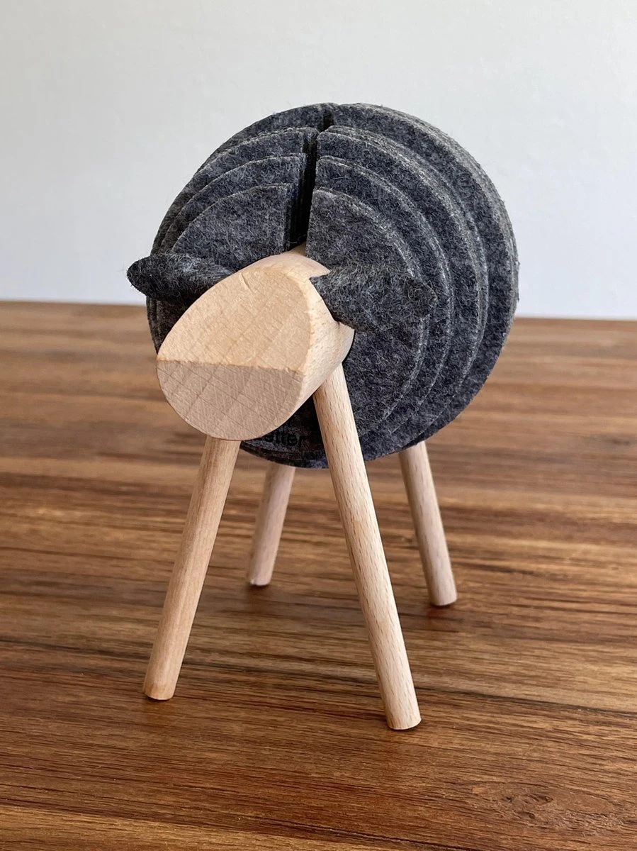 O.N. Der Zetter - Onderzetters Voor Glazen - Houten Rendier XL Met 12 Vilten Onderzetters - Groot - Rond - Donkergrijs - Bruin - Decoratie - Hittebestendig - Housewarming - Afscheid - Kado - Verjaardag - Man - Vrouw - Pasen Cadeau Feest Uniek 25 Euro 4 O.N. Der Zetter - Onderzetters Voor Glazen - Houten Rendier XL Met 12 Vilten Onderzetters - Groot - Rond - Donkergrijs - Bruin - Decoratie - Hittebestendig - Housewarming - Afscheid - Kado - Verjaardag - Man - Vrouw - Pasen Cadeau Feest Uniek 25 Euro - Afbeelding 3