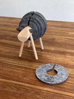 O.N. Der Zetter - Onderzetters Voor Glazen - Houten Rendier XL Met 12 Vilten Onderzetters - Groot - Rond - Donkergrijs - Bruin - Decoratie - Hittebestendig - Housewarming - Afscheid - Kado - Verjaardag - Man - Vrouw - Pasen Cadeau Feest Uniek 25 Euro 17 O.N. Der Zetter - Onderzetters Voor Glazen - Houten Rendier XL Met 12 Vilten Onderzetters - Groot - Rond - Donkergrijs - Bruin - Decoratie - Hittebestendig - Housewarming - Afscheid - Kado - Verjaardag - Man - Vrouw - Pasen Cadeau Feest Uniek 25 Euro -Bormioli Rocco winkel 899x1200 8